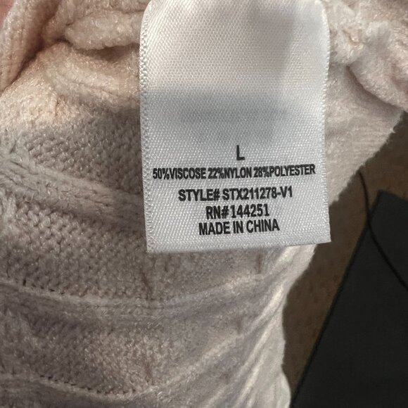 Francesca’s cropped sweater vest - Picture 4 of 4